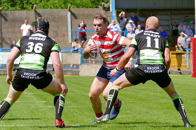 Oldham RL's Jack Spencer (centre)