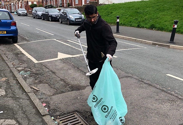 Volunteers from Ahmadiyya Muslim Youth Oldham got stuck into a Roundthorn community clean-up session