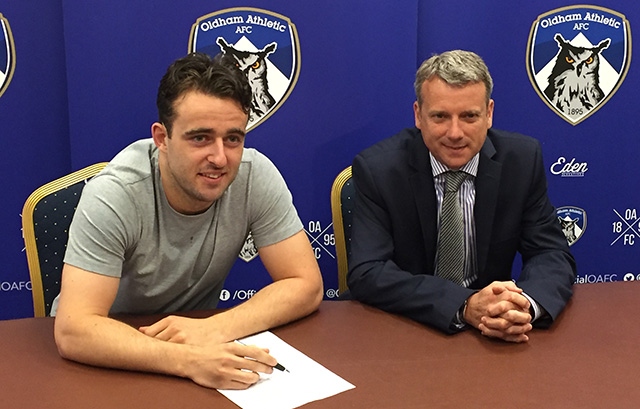 Jose Baxter signs on the dotted line