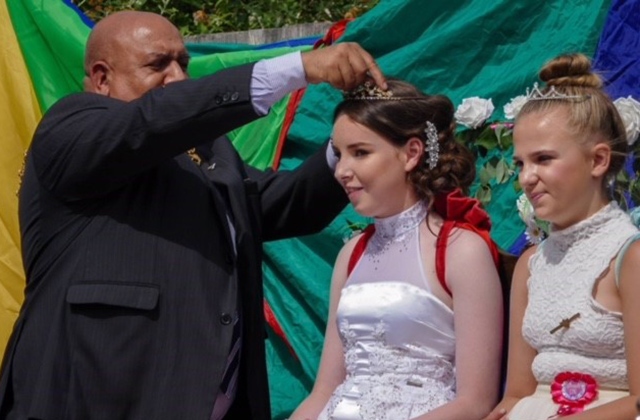 The mayor, councillor Javid Iqbal, crowns Grace at the Garden Suburb event.
Pictures courtesy of Simon Lee The mayor, councillor Javid Iqbal, crowns Grace at the Garden Suburb event.
Pictures courtesy of Simon Lee