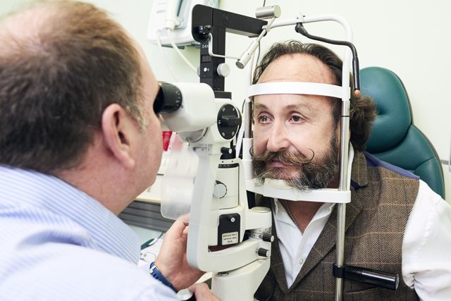 People in Oldham urged to get eyes tested People in Oldham urged to get eyes tested