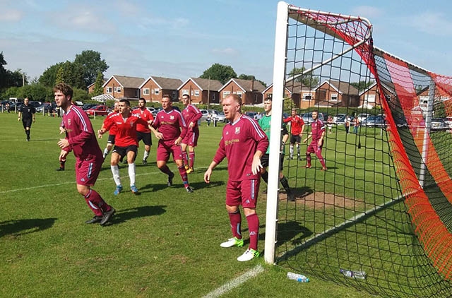 Paul Scholes in action for Royton Town at the weekend.

Picture courtesy of Twitter