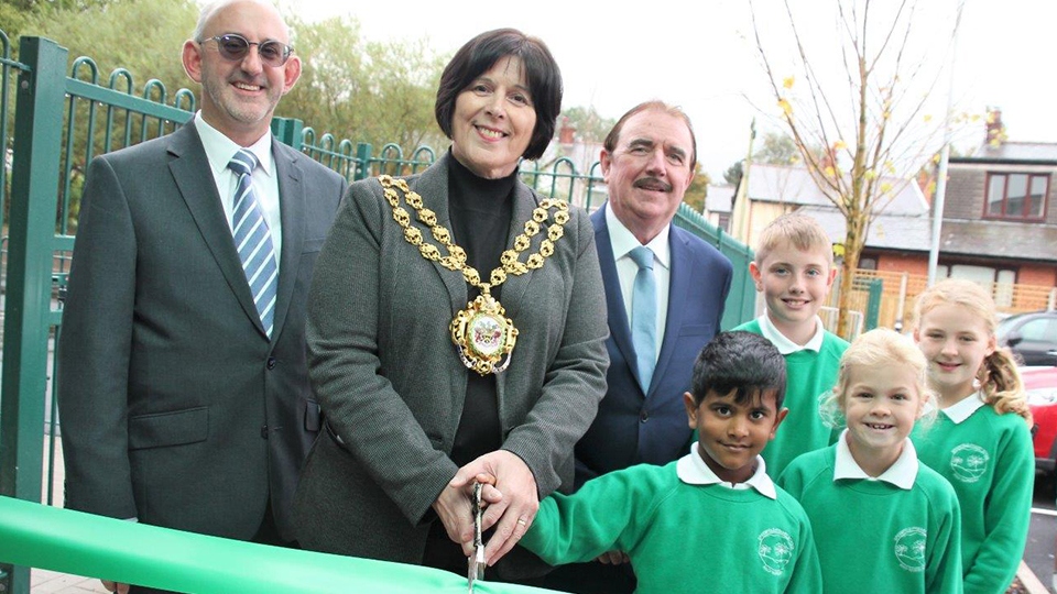 Cllr Ginny Alexander (Mayor of Oldham) and Kritish (Greenfield Primary School pupil) cutting a ribbon to mark the official opening of Greenfield Primary School, with Ceri Davies (Chair of Governors), Mike Wood (Headteacher) and pupils Max, Daisy and Maddison.
