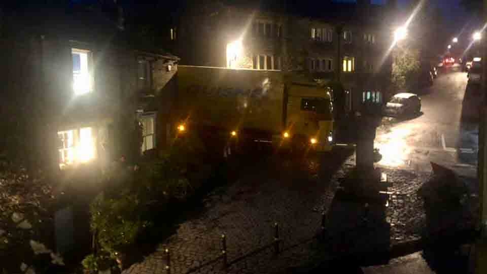 Lorry bringing chaos to Dobcross Lorry bringing chaos to Dobcross