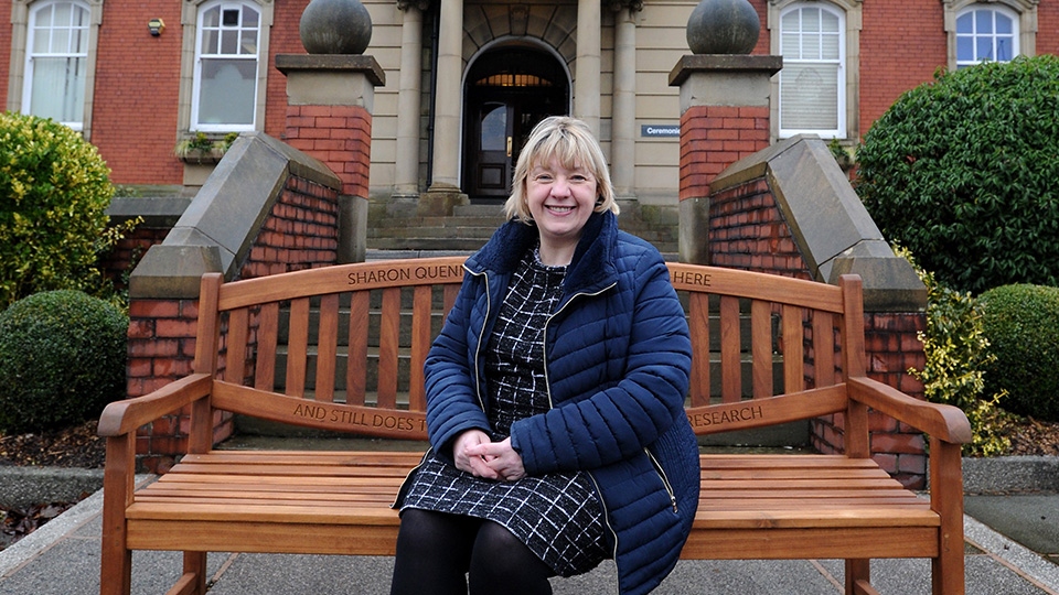 Sharon Quennell - cancer survivor and her new bench Sharon Quennell - cancer survivor and her new bench