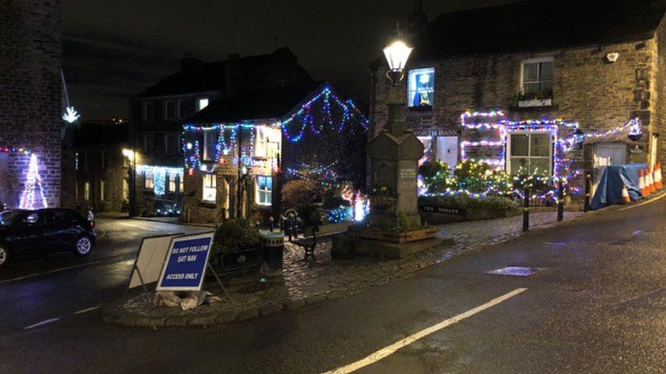 Dobcross Square Christmas Lights