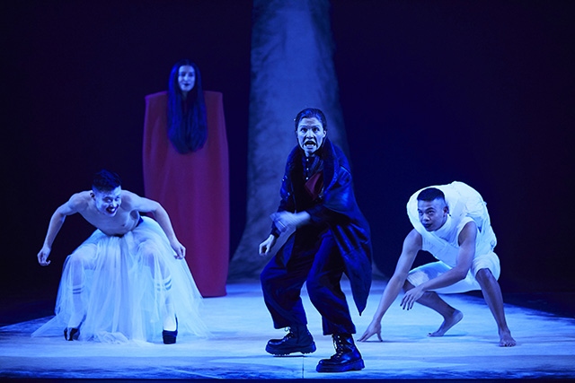 The cast of NYT's Macbeth at the Garrick Theatre.
Pictures courtesy of The Other Richard The cast of NYT's Macbeth at the Garrick Theatre.
Pictures courtesy of The Other Richard