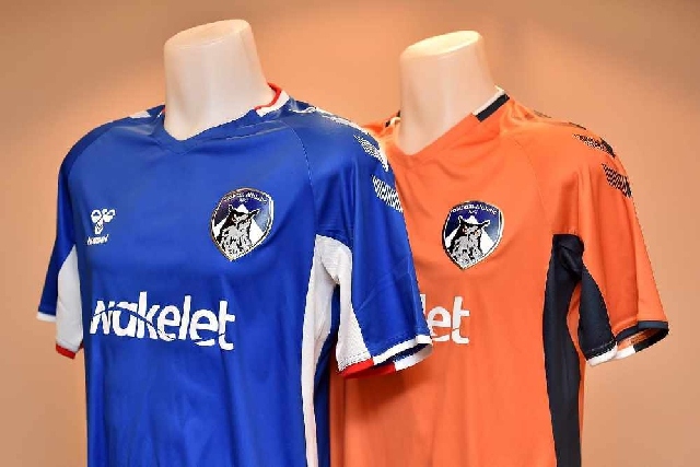 Latics kit