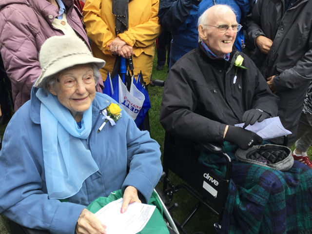 Rev Duncan Rhodes and his smiling wife Nancy praised and the United service.jpg