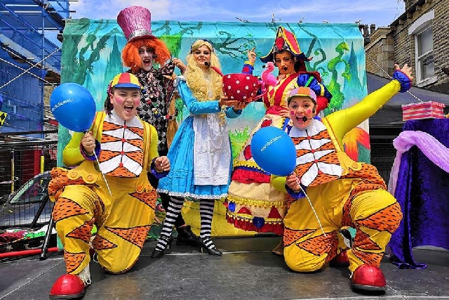 Circus performers entertained the hundreds of people on Saturday Circus performers entertained the hundreds of people on Saturday