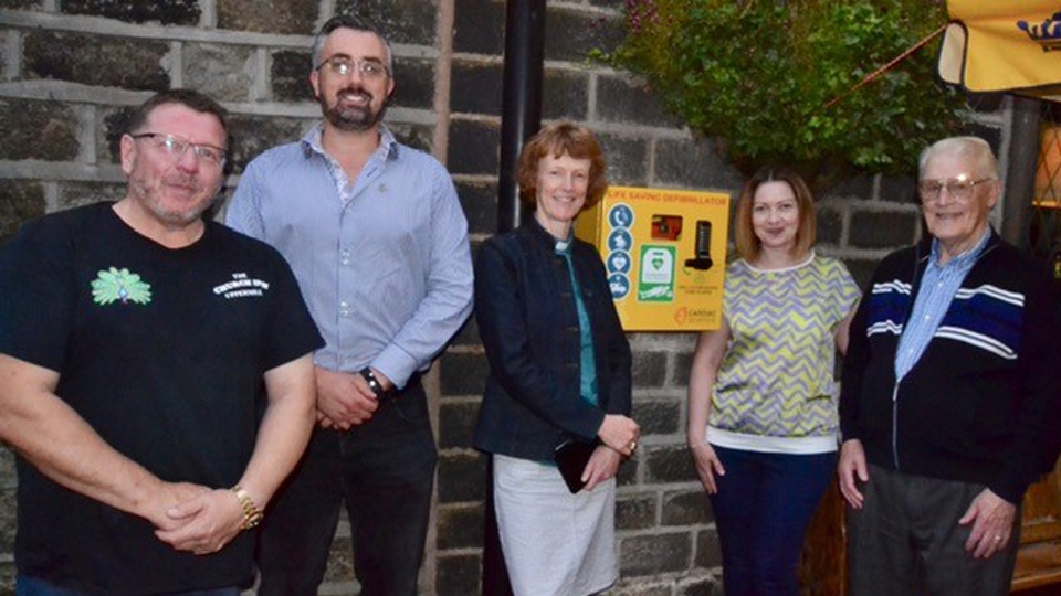 Julian Taylor, landlord of Church Inn, Matthew Sykes, Saddleworth Round Table community projects officer, Rev Hilary Edgerton, Caroline Tamworth and Ron Bunting. Julian Taylor, landlord of Church Inn, Matthew Sykes, Saddleworth Round Table community projects officer, Rev Hilary Edgerton, Caroline Tamworth and Ron Bunting.