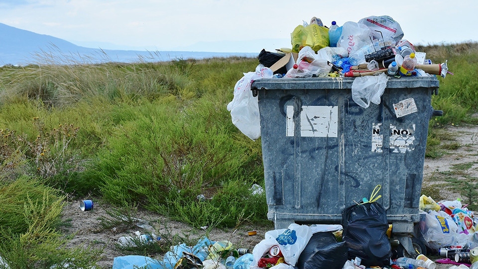 You could face a £5,000 fine for using unregistered waste carriers You could face a £5,000 fine for using unregistered waste carriers