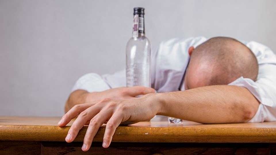 A quarter of people who experience loneliness are drinking to cope A quarter of people who experience loneliness are drinking to cope