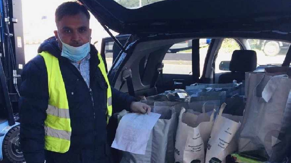 Ahmadiyya volunteers have been contributing towards foodbanks regularly so those who are less fortunate get the essentials they need and stay safe and well Ahmadiyya volunteers have been contributing towards foodbanks regularly so those who are less fortunate get the essentials they need and stay safe and well