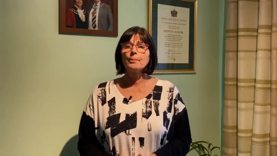 Oldham's Mayor, Ginny Alexander, posted the video on her Facebook page