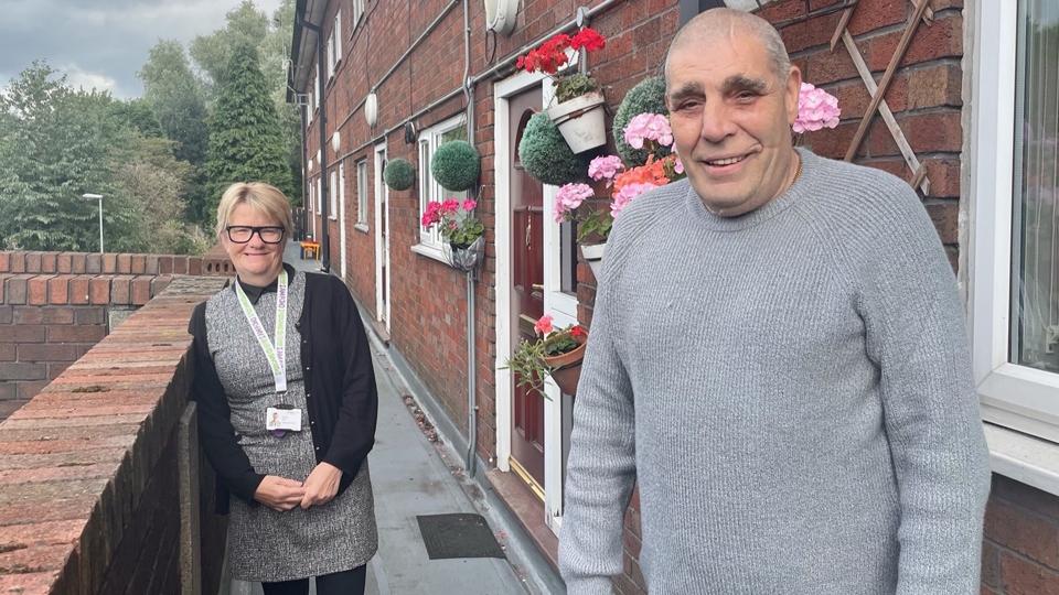 Live Well Advisor, Suzanne Hurst (L) with Live Well customer Terry Hall (R) Live Well Advisor, Suzanne Hurst (L) with Live Well customer Terry Hall (R)