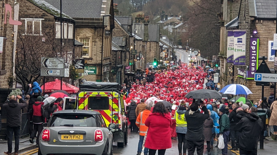 It's all go at the Saddleworth Santa Dash