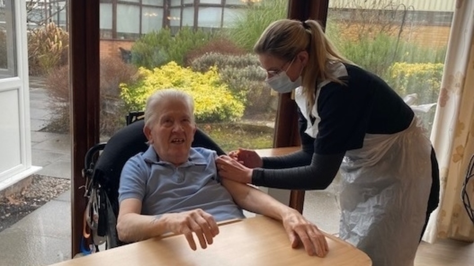 Michael McKeever receives his vaccination earlier today. Image courtesy of Oldham Cares on Twitter