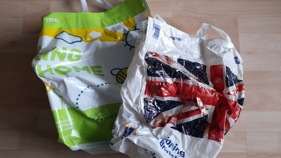 By extending the charge to all retailers, it is expected that the use of single-use carrier bags will decrease by 70-80% in small and medium-sized businesses