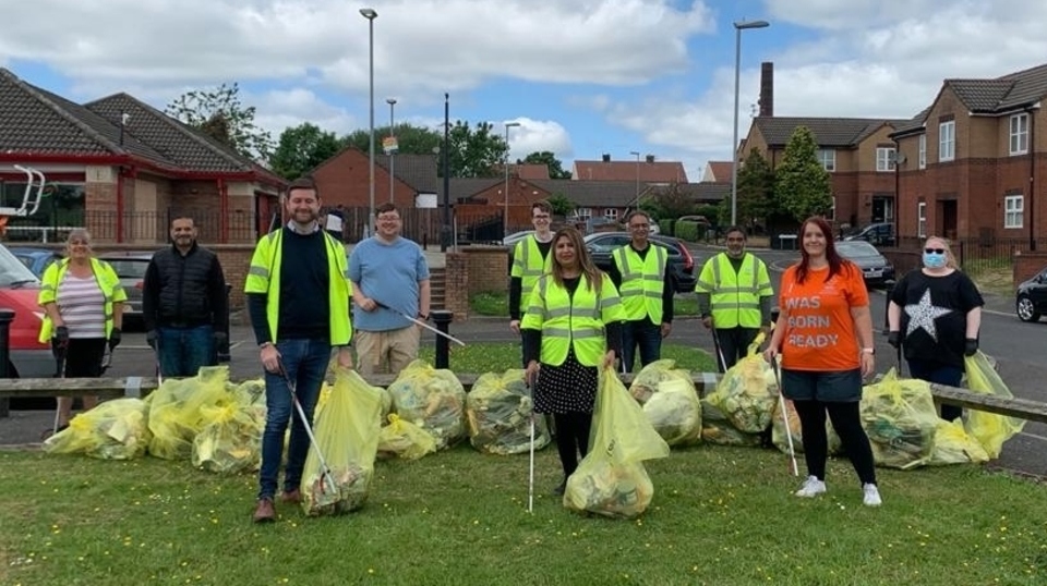 Local councillors, residents and MP Jim McMahon are pictured during the Fitton Hill litter-pick