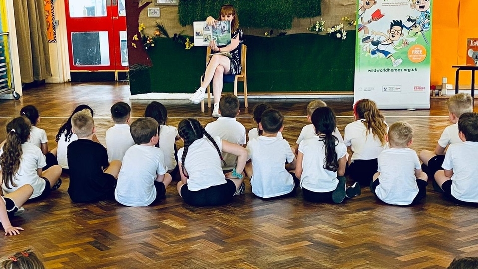 Angela Rayner MP with children at South Failsworth Primary School