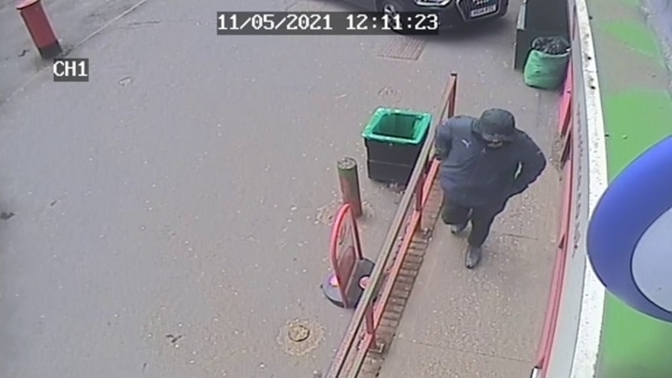 Do you recognise this man? Do you recognise this man?