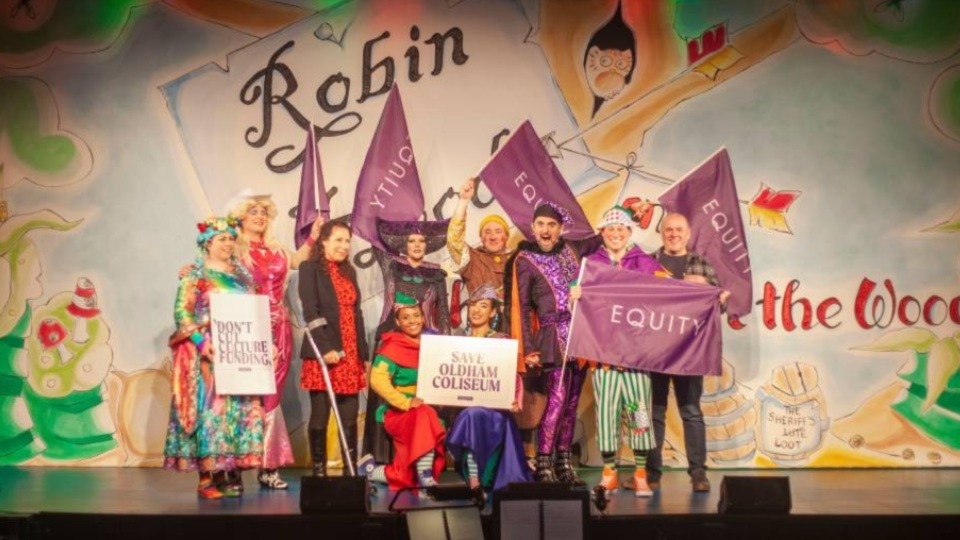 The cast of Oldham Coliseum’s pantomime Robin Hood and local MP Debbie Abrahams have met onstage at the theatre today