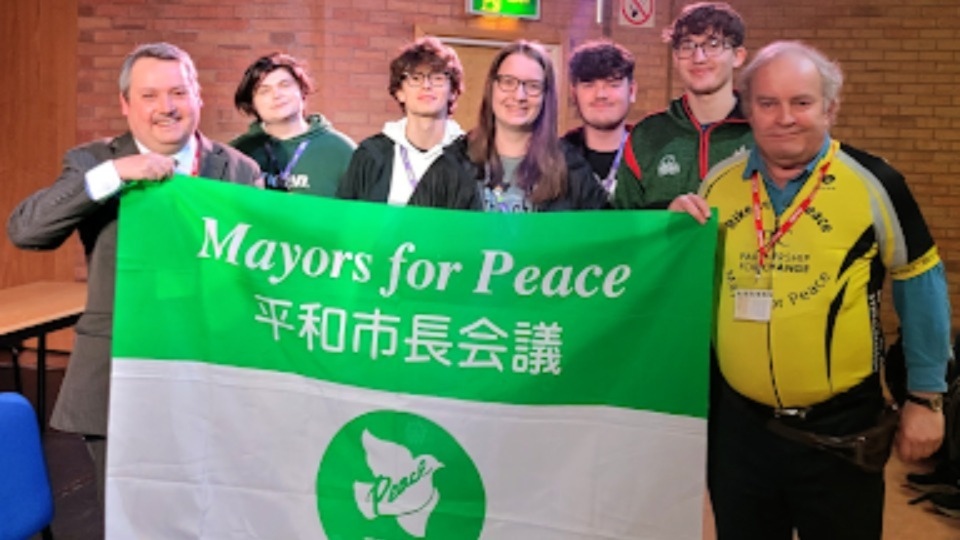 Oldham Nyheter |  Hovednyheter |  Inspirerende blindkampanje hjelper Oldham 6-elever på vei til en fredelig fremtid
