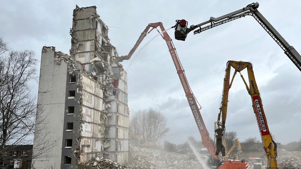 Machines make short work of the building Machines make short work of the building