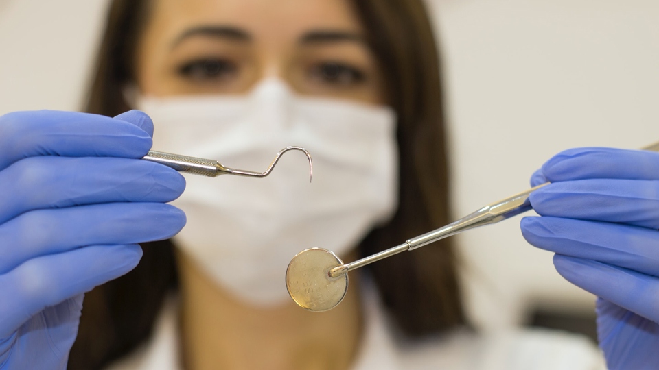 2,000 dentists quit the NHS last year 2,000 dentists quit the NHS last year