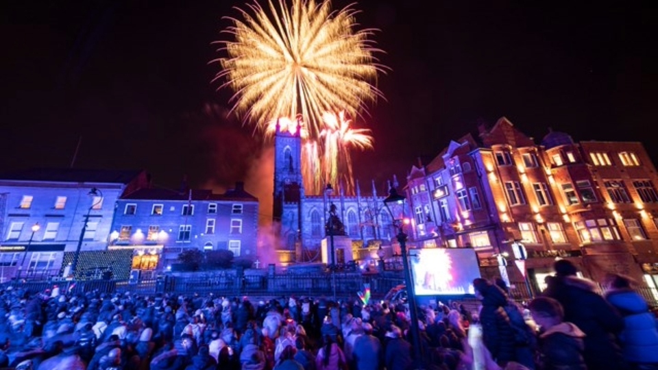 Oldham town centre will light up with live performances, a parade, brass bands and a splash of yuletide cheer