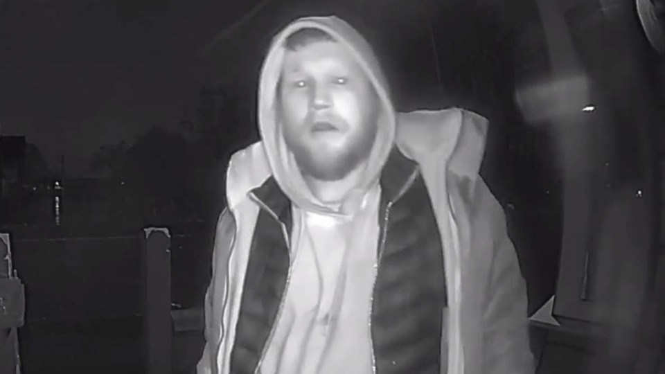 Do you recognise this man? Do you recognise this man?