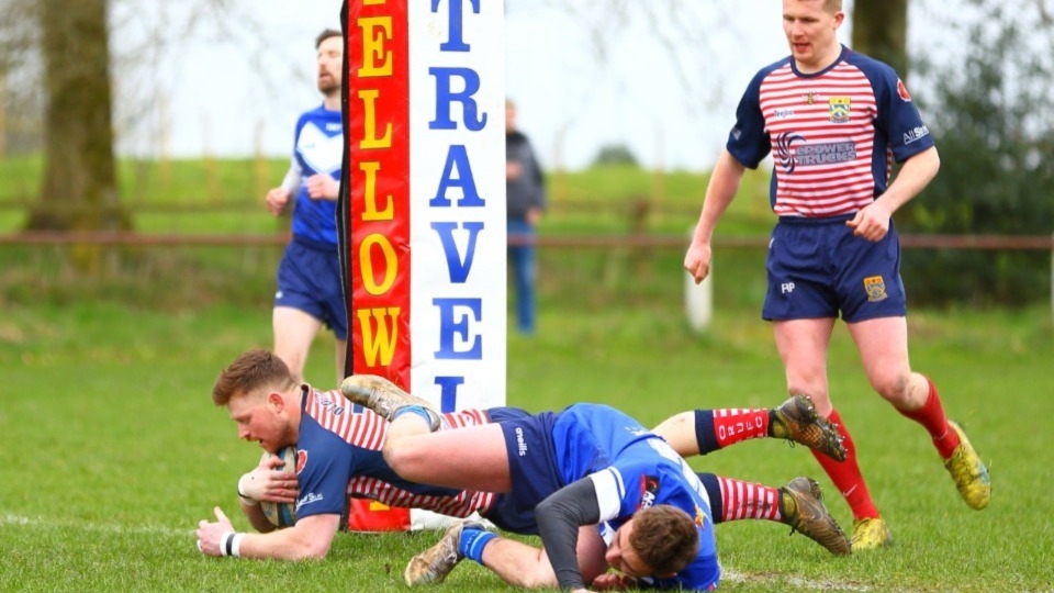 Alex Jobson dives over to score a try