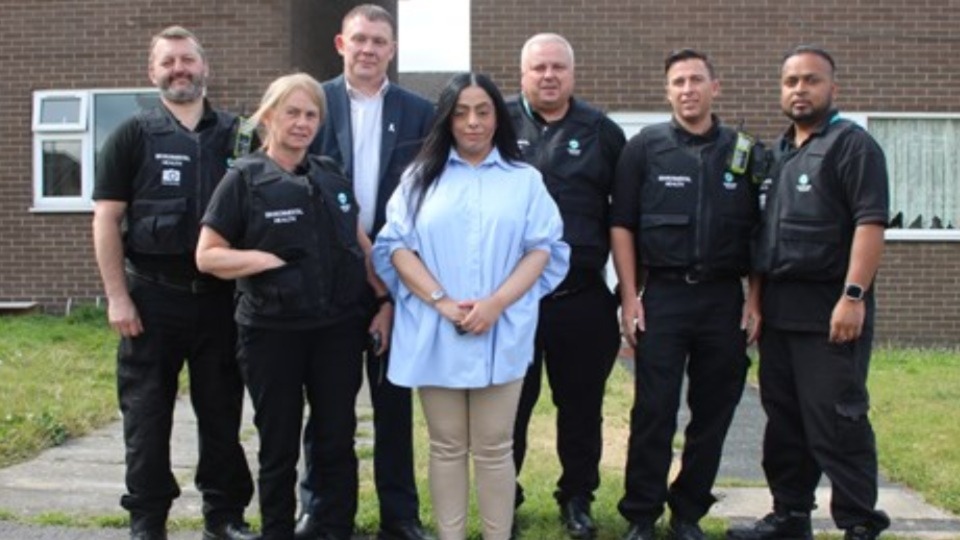Councillor Arooj Shah and Councillor Chris Goodwin, Cabinet Member for Neighbourhoods, joined staff from the Don’t Trash Oldham Neighbourhood Enforcement team on patrol in St Mary’s Councillor Arooj Shah and Councillor Chris Goodwin, Cabinet Member for Neighbourhoods, joined staff from the Don’t Trash Oldham Neighbourhood Enforcement team on patrol in St Mary’s