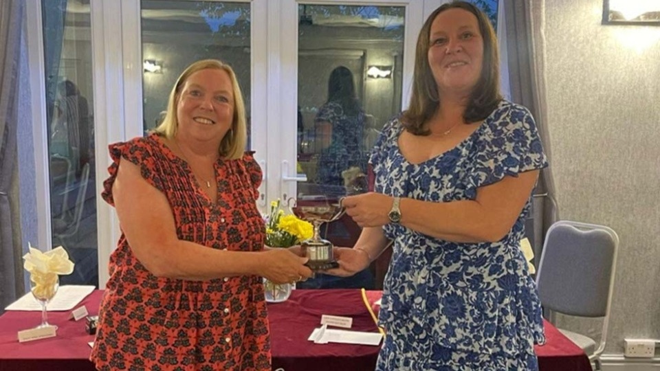 Pictured is Pam Taylor receiving her prize from Saddleworth Lady Captain Kaye Orme