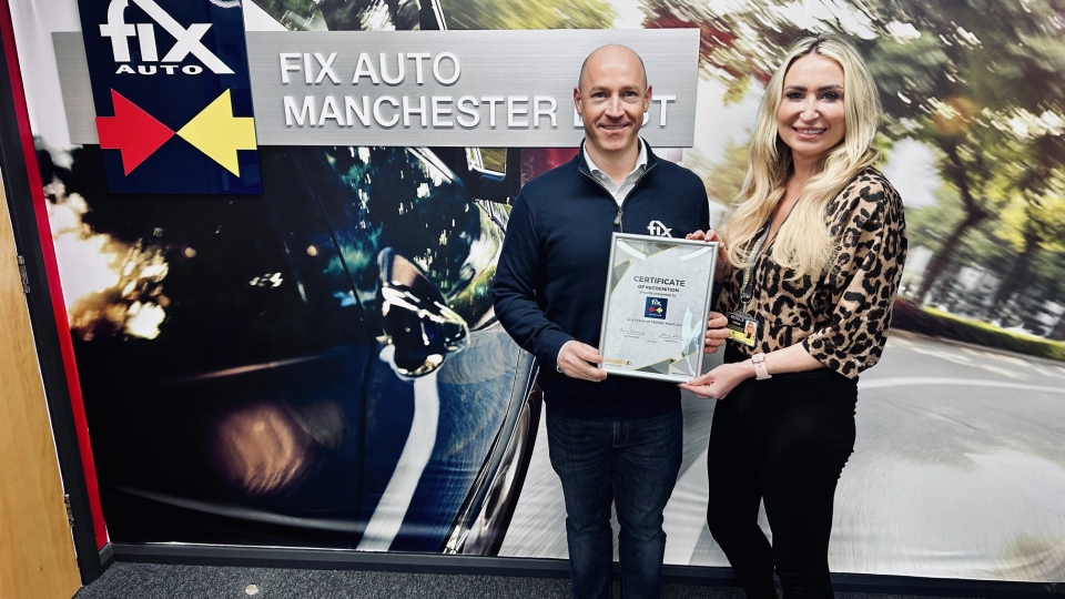 Michelle Gibbons, Mahdlo’s Corporate Partnerships and Engagement Fundraiser, presents Fix Auto MD James Gore with the company’s patron’s certificate