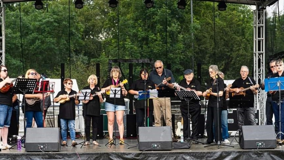 The Mossley Ukulele Group pictured on stage