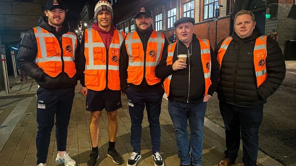 Oldham RLFC have linked up with volunteer organisation Homeless Aid UK to support the local community and try to make a positive difference