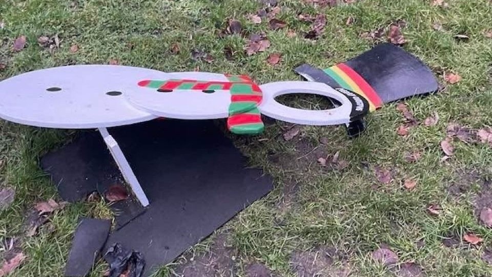 The wrecked Santa in Delph