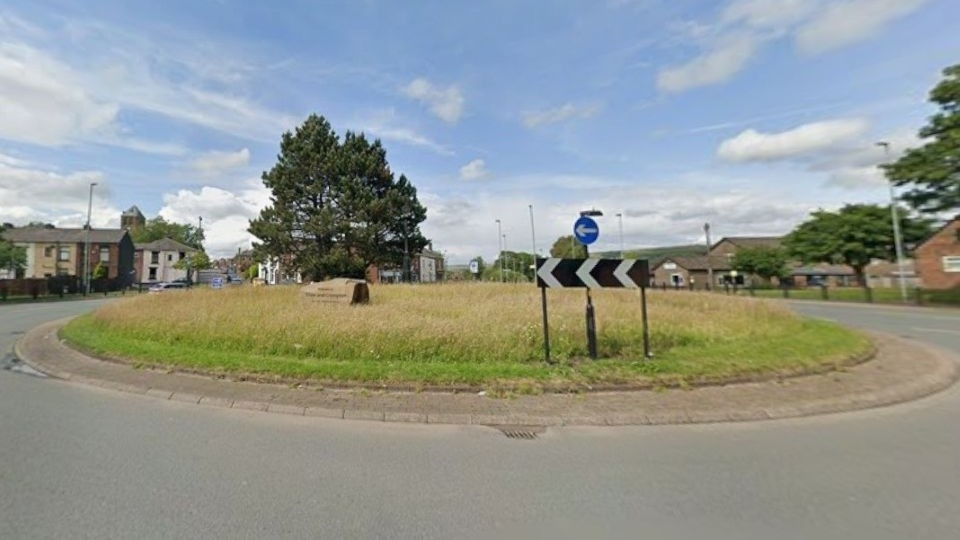 The Big Lamp roundabout in Shaw. Image courtesy of Google Maps