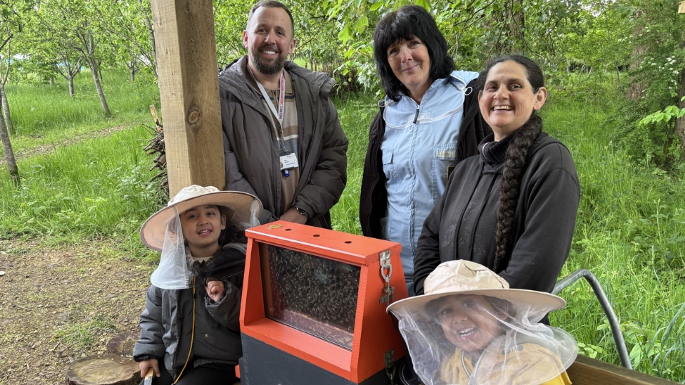 L-R Maryam Ahmad aged 5, Carl Turner - Neighbourhood Manager at FCHO, Catherine Charnock - Beekeeper at Local Food First CIC, Musa Ahmad aged 3, Lina Valencia - Founder of Local Food First CIC