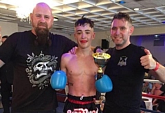 Kieron Hilditch is flanked by Gordon Estlick (left) and Isaan Gym head coach Steve Donnelly