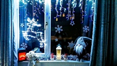 Oldhamers have already been creatively decorating their windows with bright lights, snowflakes and spare decorations