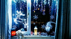Oldhamers have already been creatively decorating their windows with bright lights, snowflakes and spare decorations