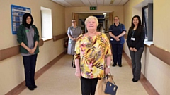 Royal Oldham Hospital self-injection velcade patient Ann Gurd with members of the F11 Haematology ward team