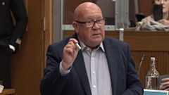 Councillor Dave Arnott, holding his personal vape